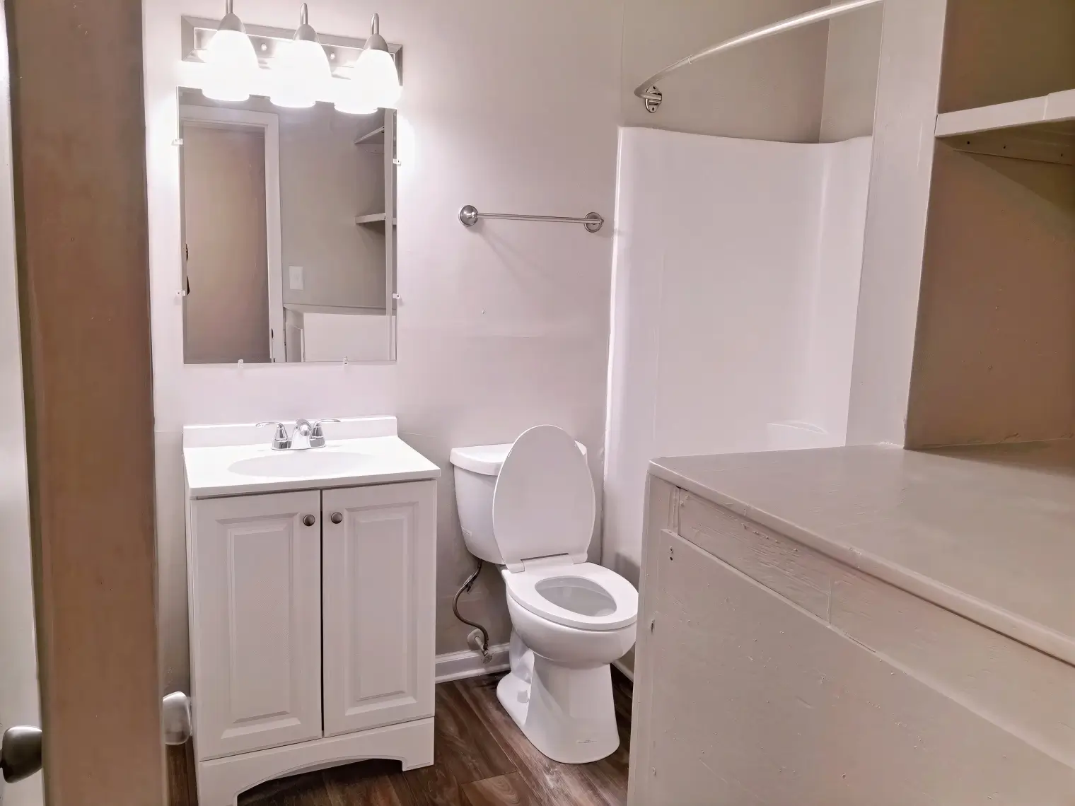 eagle trace apartments bathroom 1