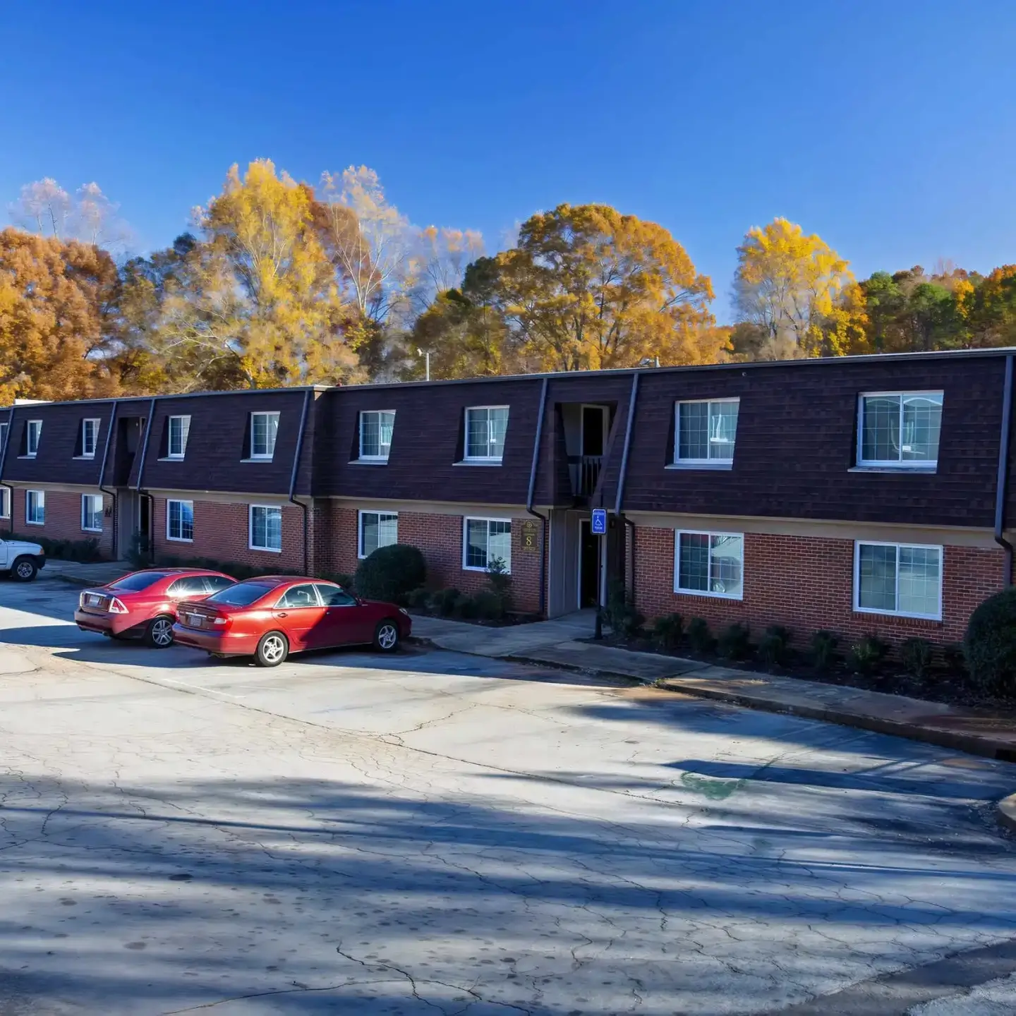eagle trace apartments exterior garage