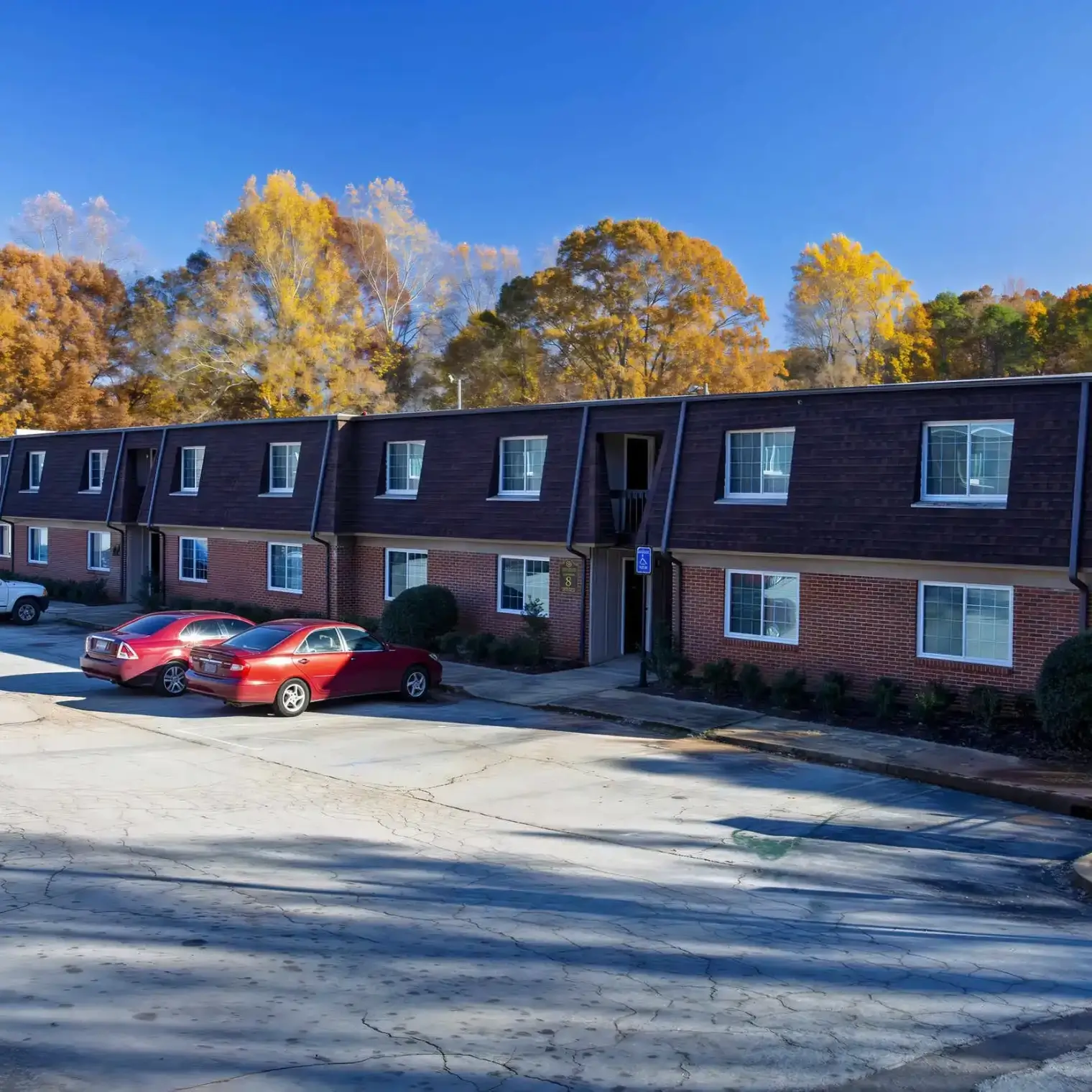 eagle trace apartments exterior garage