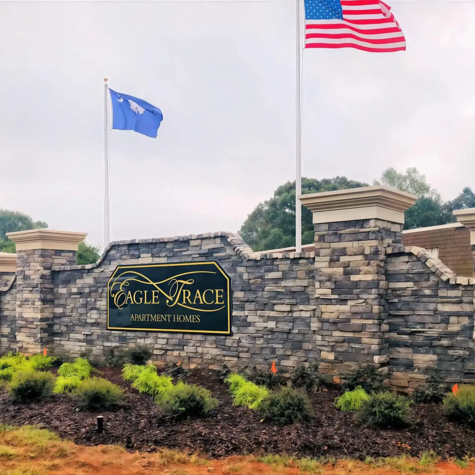 eagle trace apartments sign