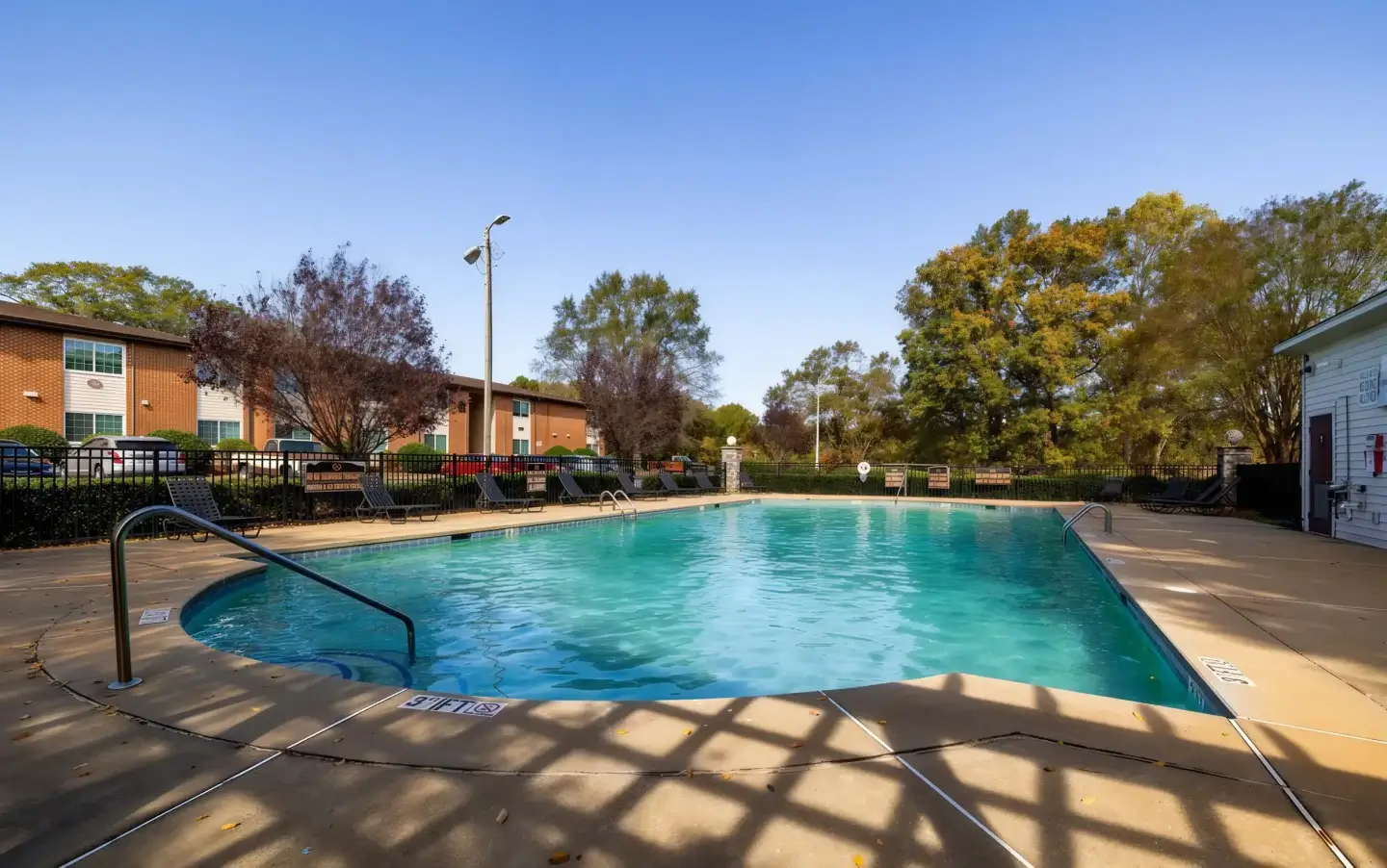 eagle trace apartments pool